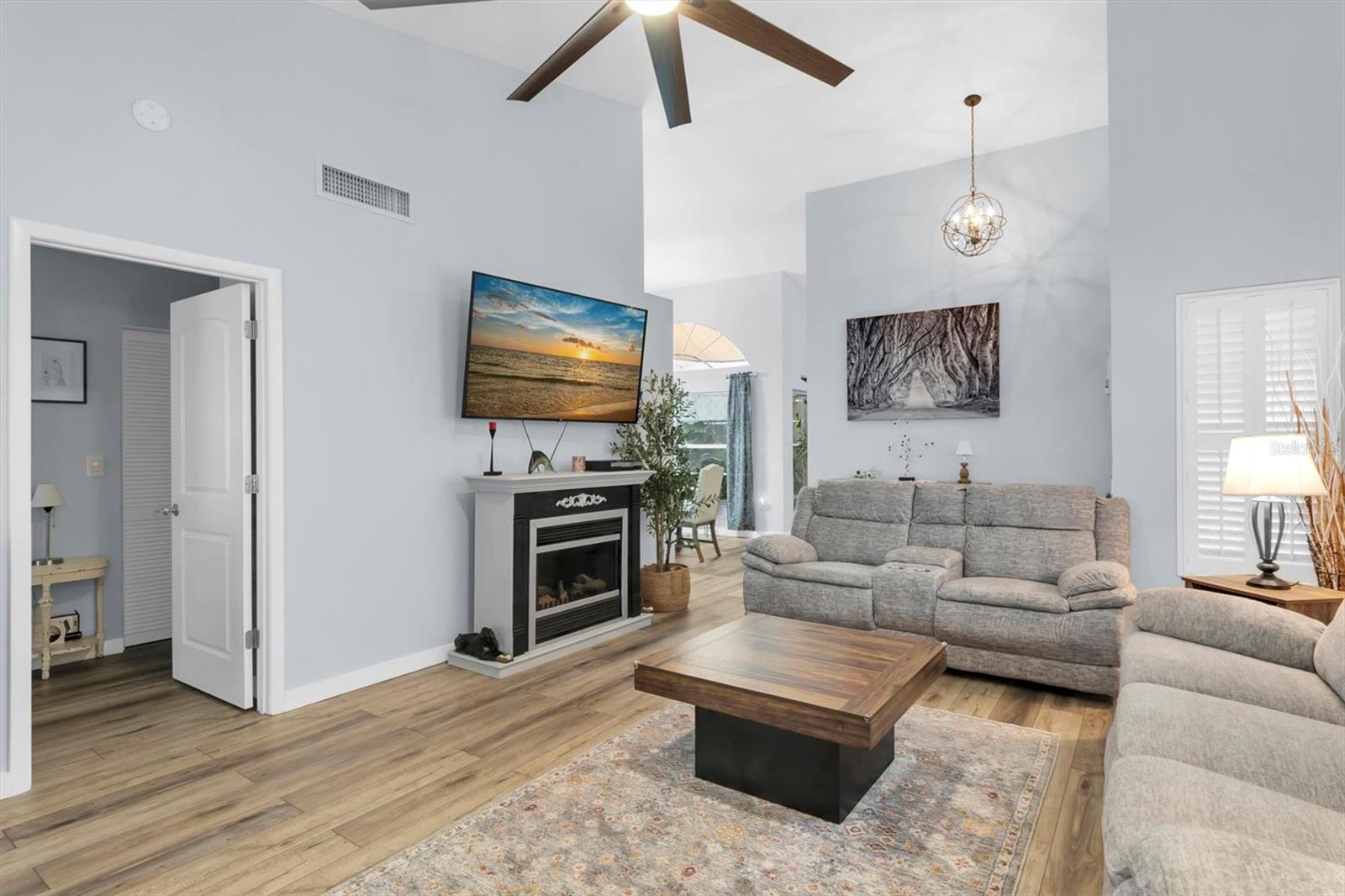 Image 8 of 36 For 3837 Darston Street