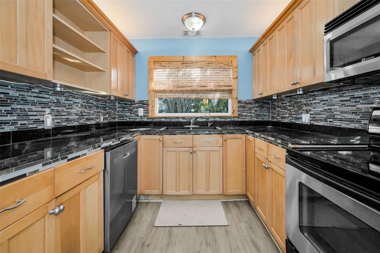 Image 11 of 27 For 1122 Oakwood Street