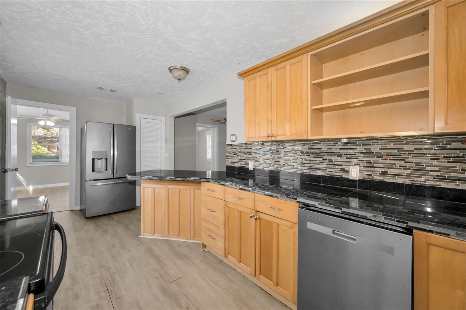 Image 12 of 27 For 1122 Oakwood Street