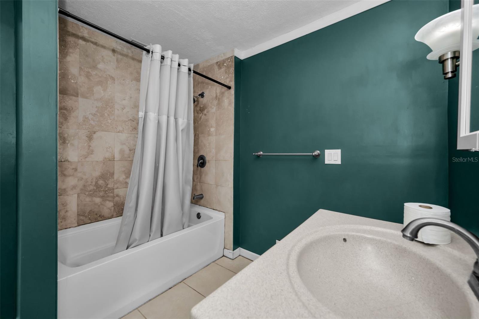 Image 17 of 27 For 1122 Oakwood Street