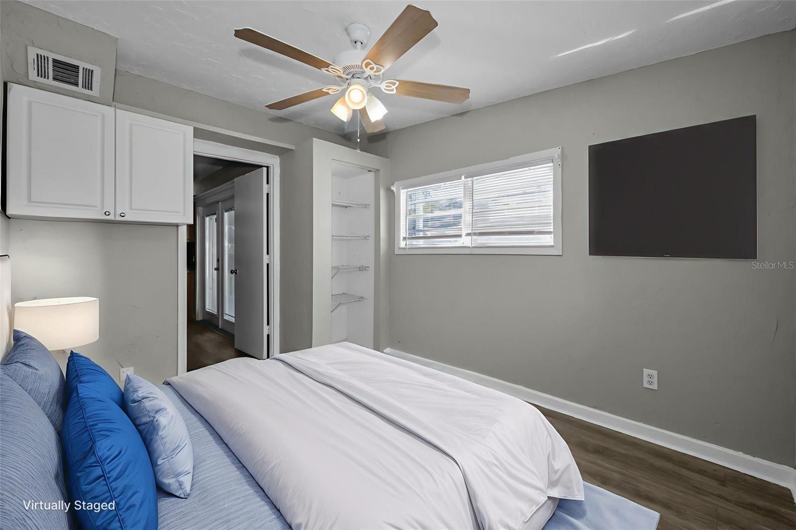 Image 21 of 27 For 1122 Oakwood Street