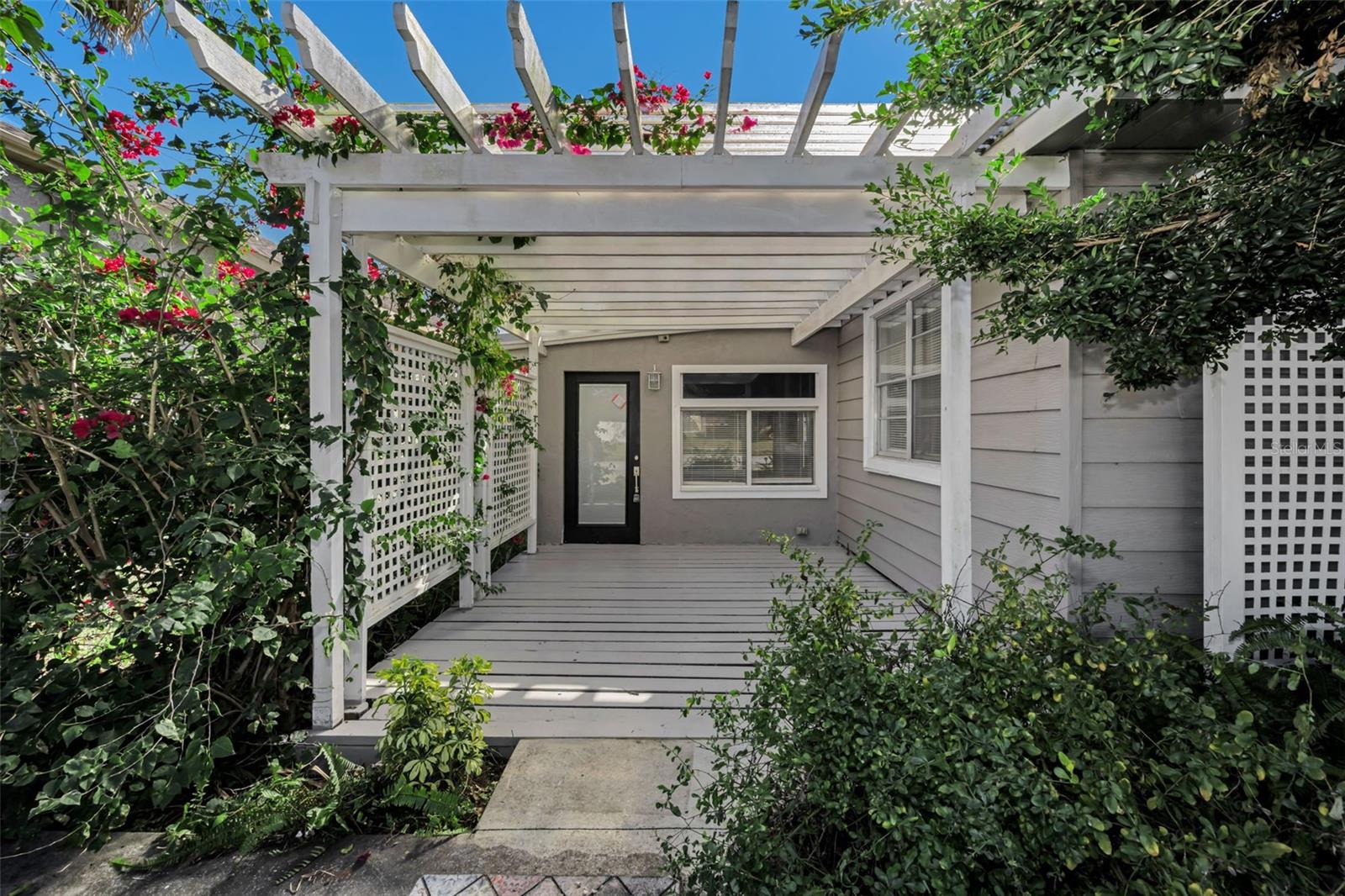 Image 3 of 27 For 1122 Oakwood Street