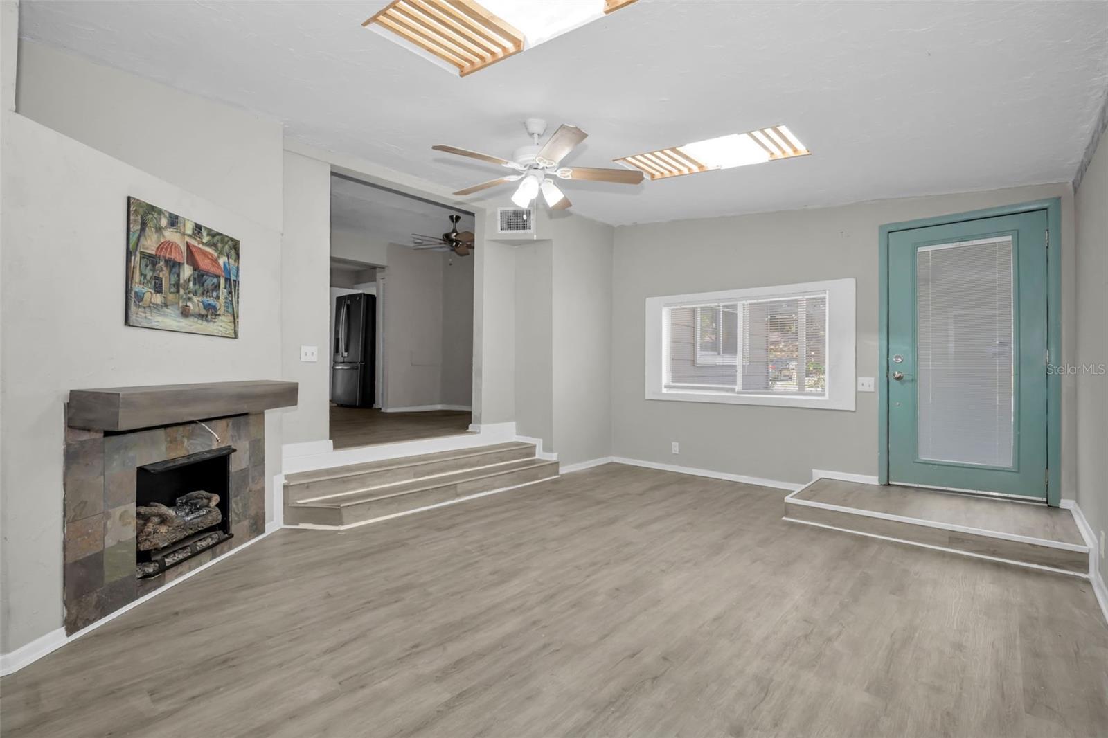 Image 6 of 27 For 1122 Oakwood Street