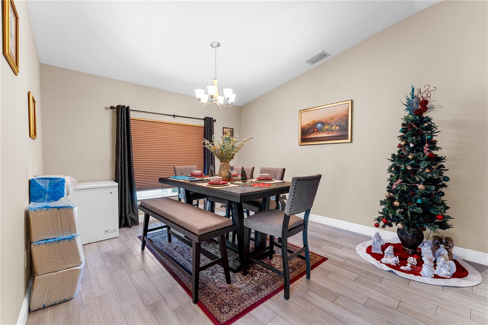 Listing photo id 8 for 6729 Boulder Run Loop