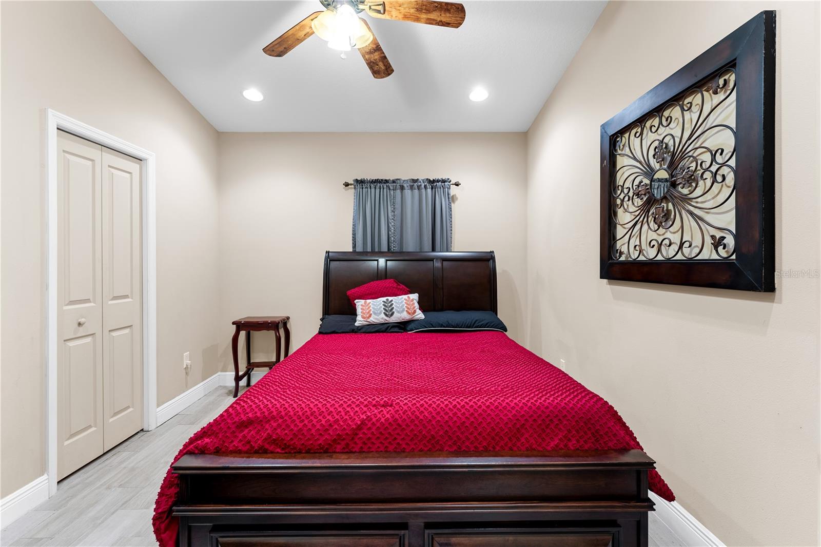 Listing photo id 14 for 6729 Boulder Run Loop