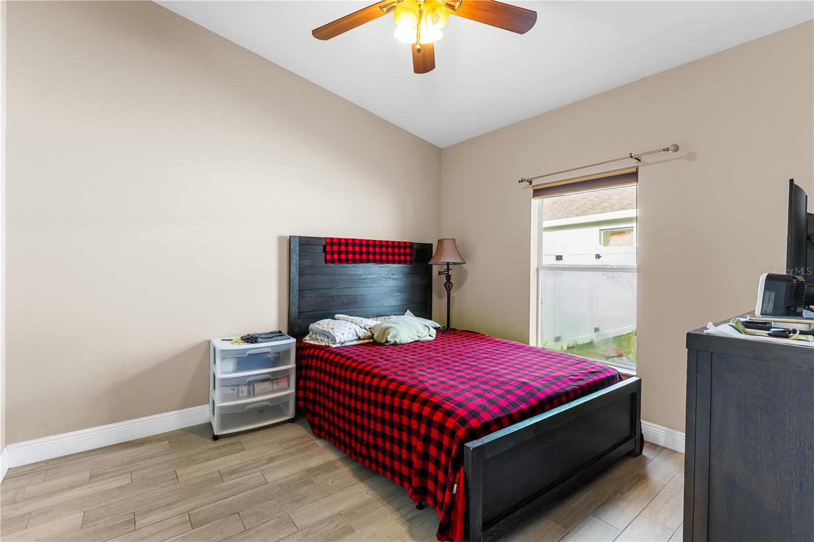 Listing photo id 16 for 6729 Boulder Run Loop