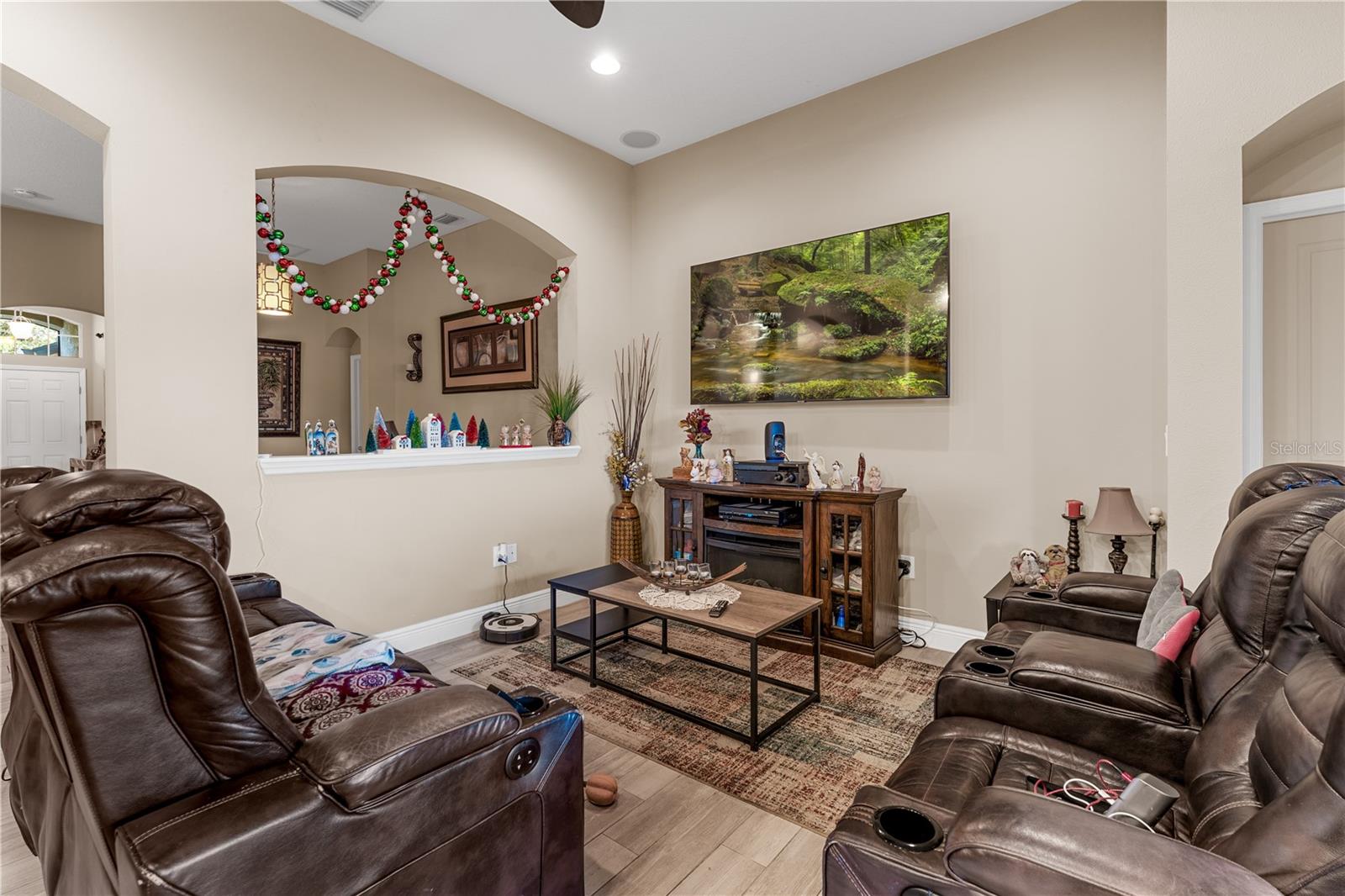 Listing photo id 3 for 6729 Boulder Run Loop