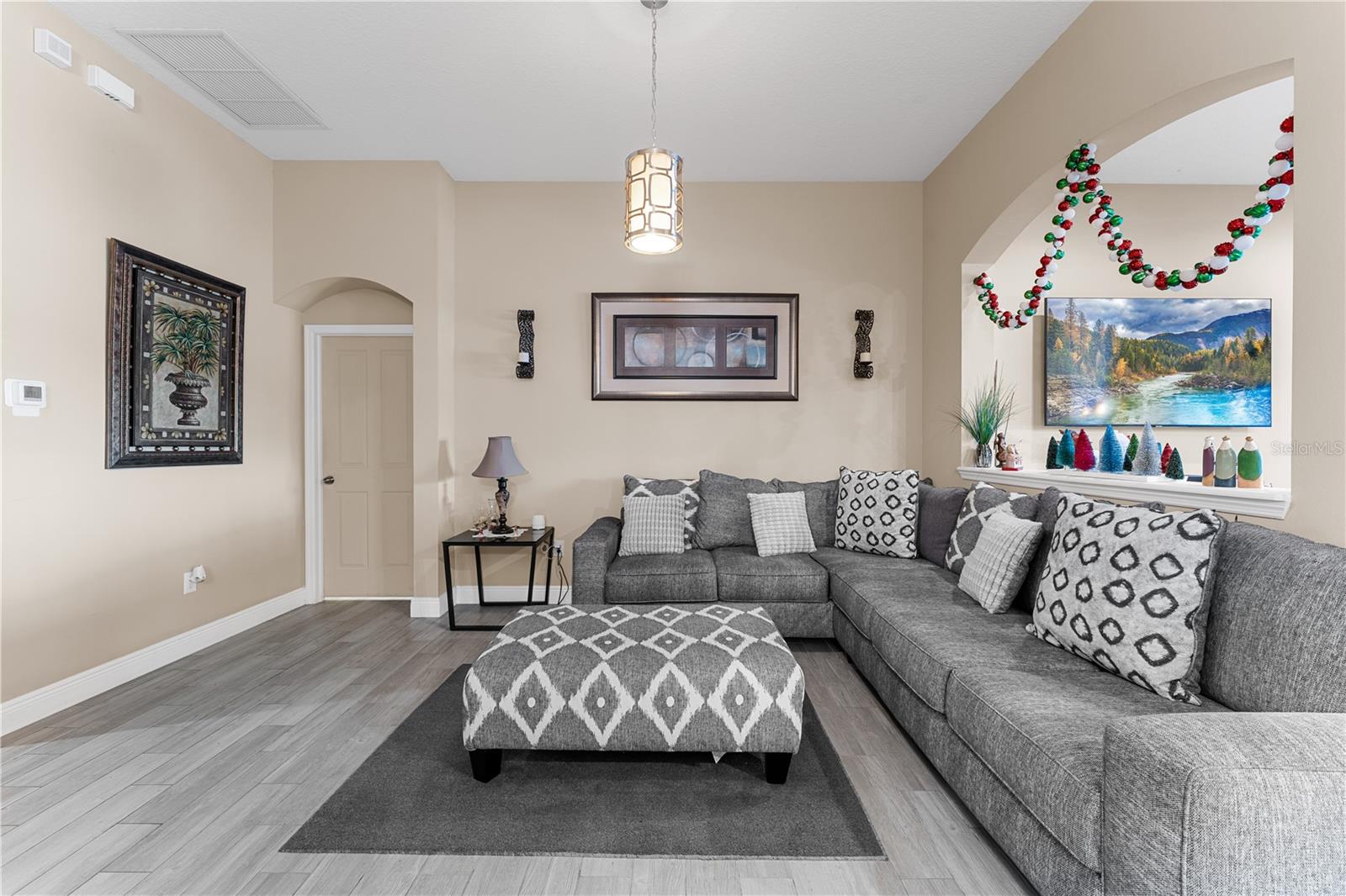 Listing photo id 7 for 6729 Boulder Run Loop