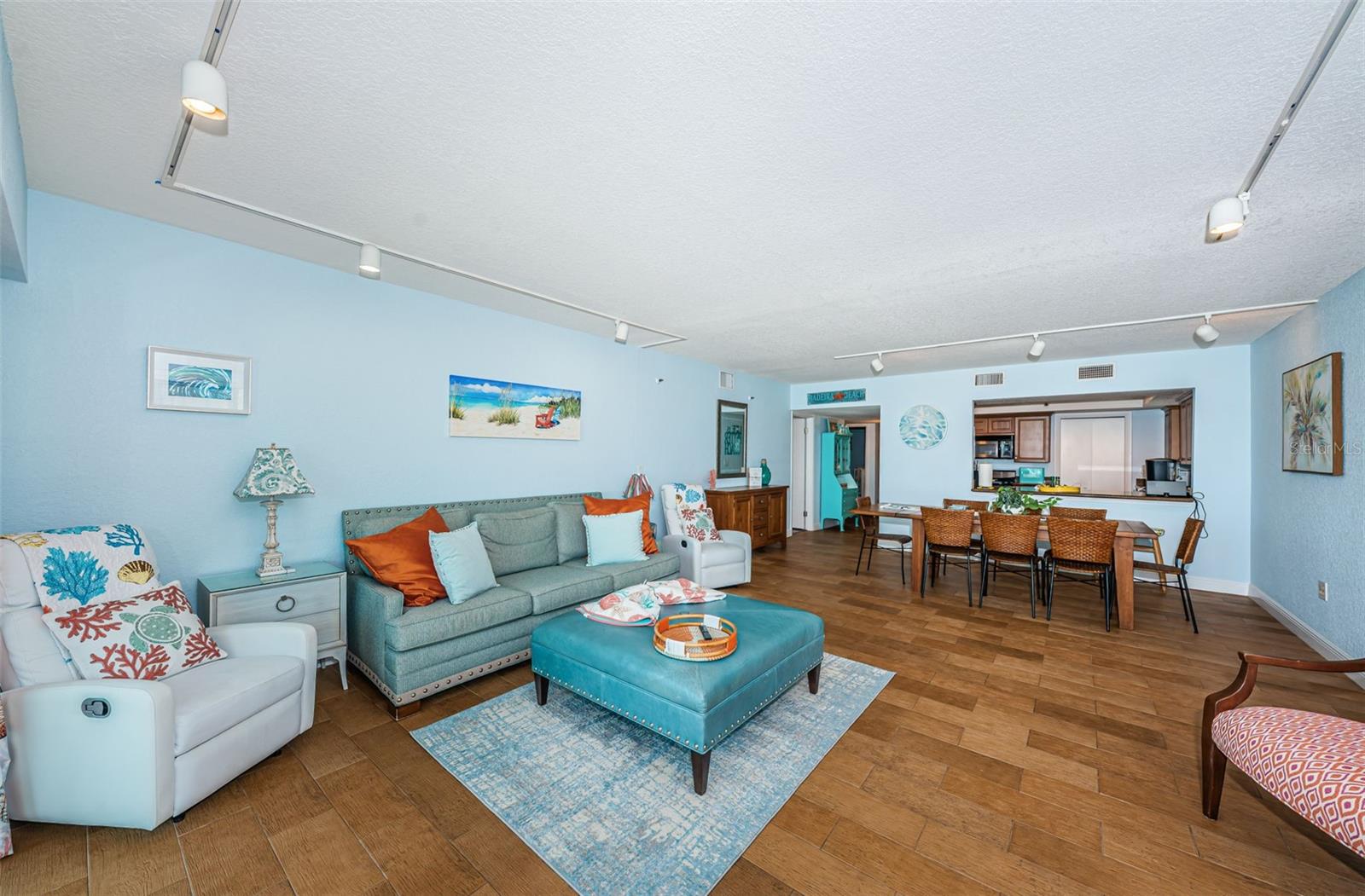 Image 20 of 70 For 13650 Gulf Boulevard 401