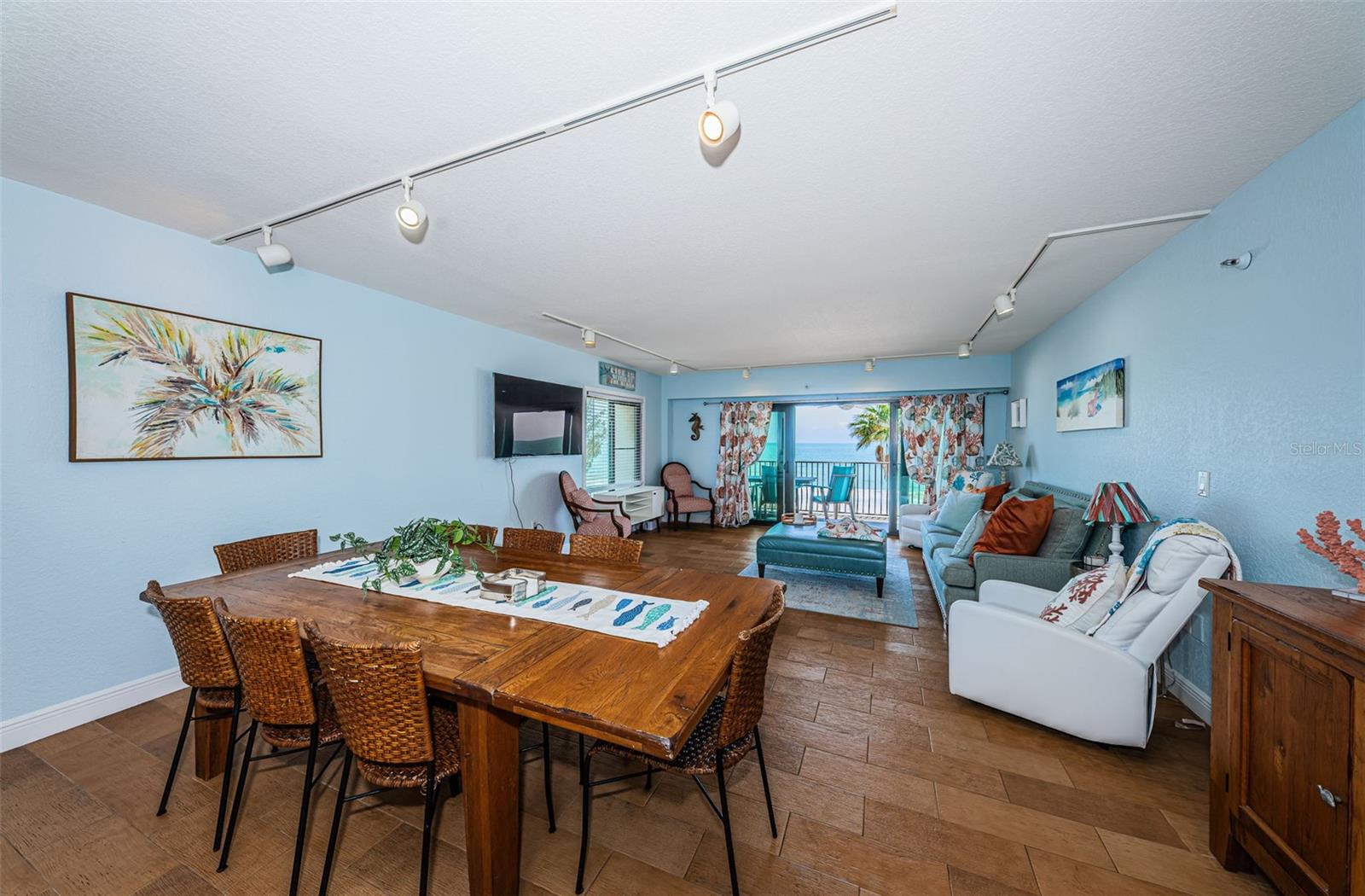 Image 24 of 70 For 13650 Gulf Boulevard 401