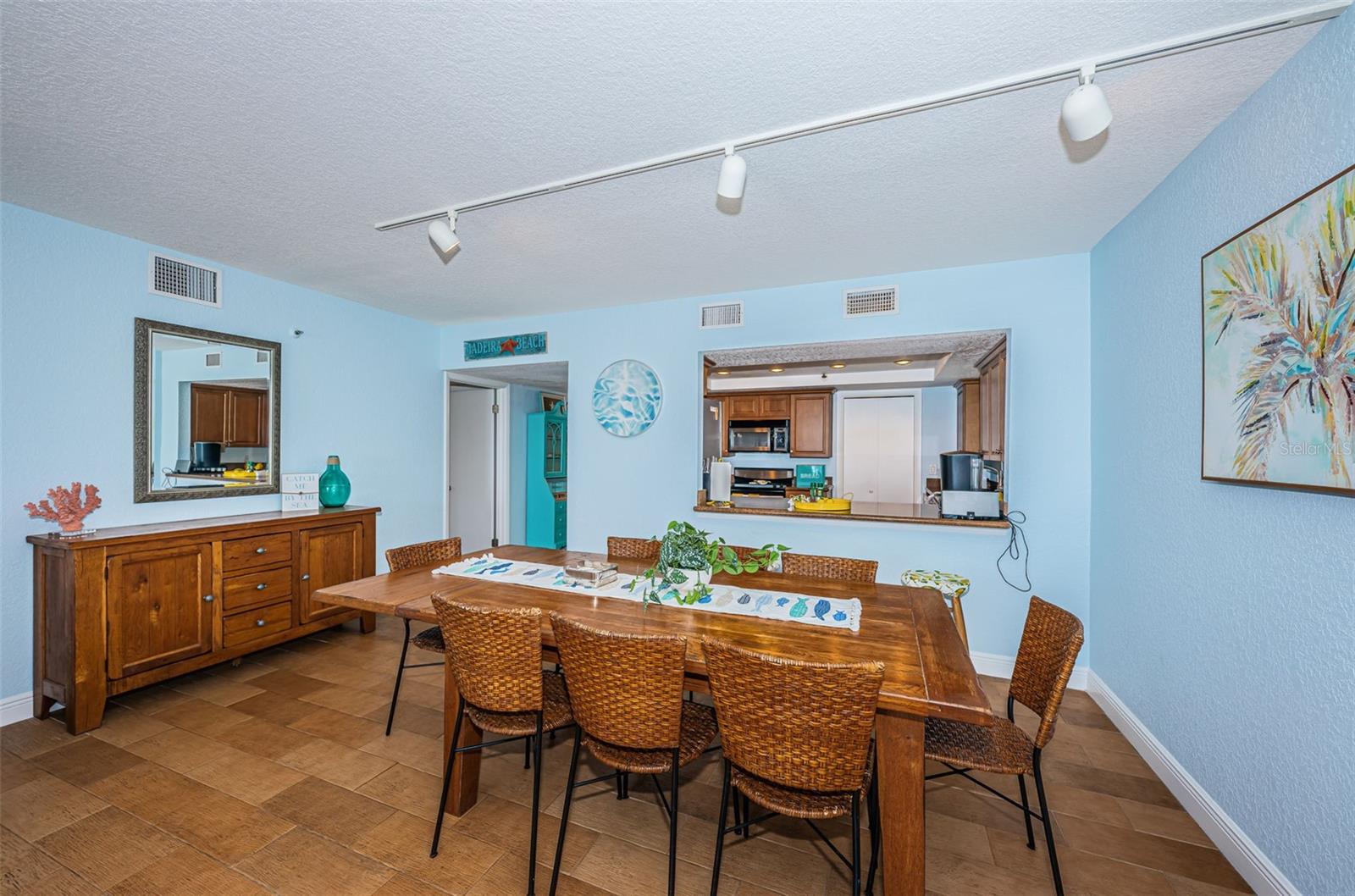 Image 27 of 70 For 13650 Gulf Boulevard 401