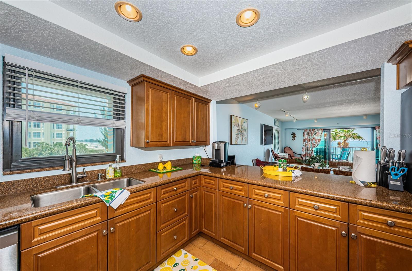 Image 28 of 70 For 13650 Gulf Boulevard 401