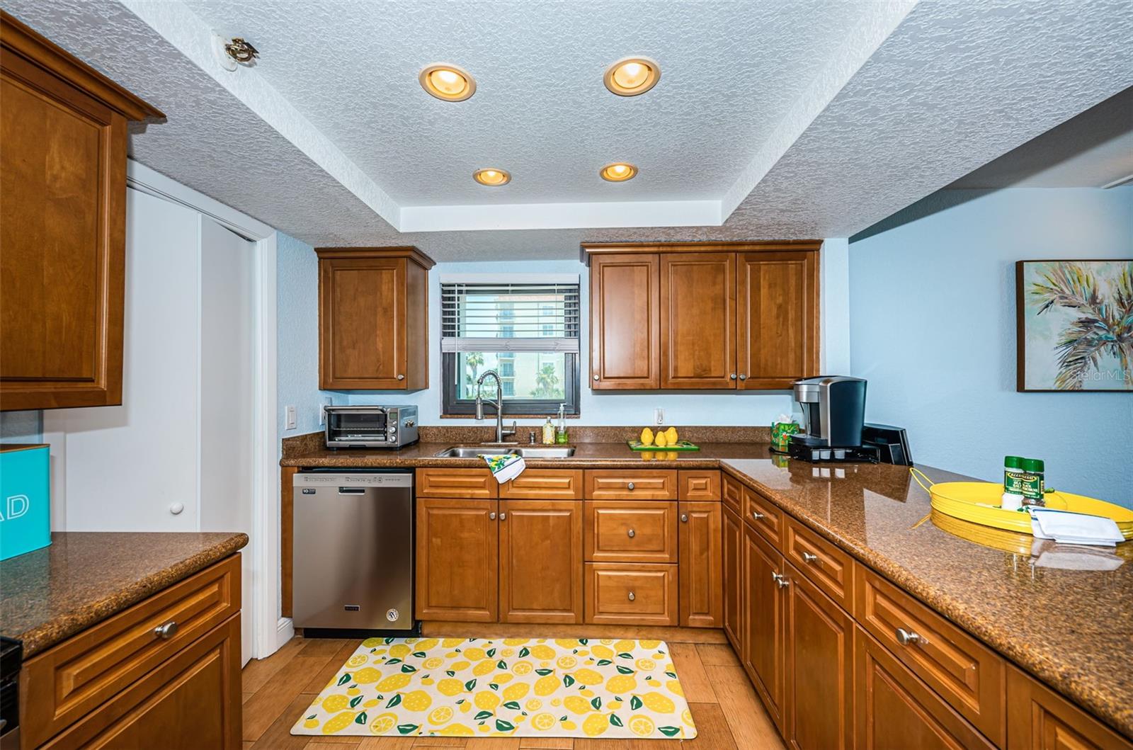 Image 29 of 70 For 13650 Gulf Boulevard 401