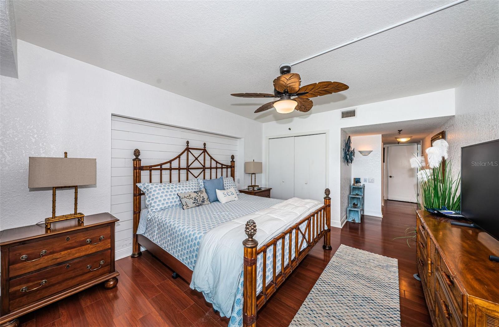 Image 34 of 70 For 13650 Gulf Boulevard 401