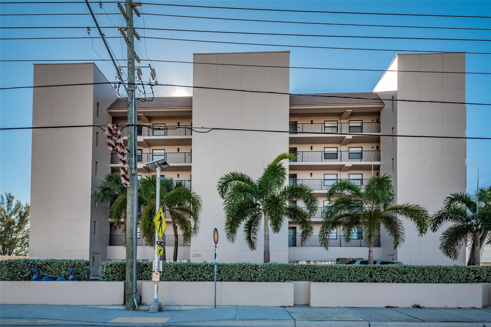 Image 4 of 70 For 13650 Gulf Boulevard 401