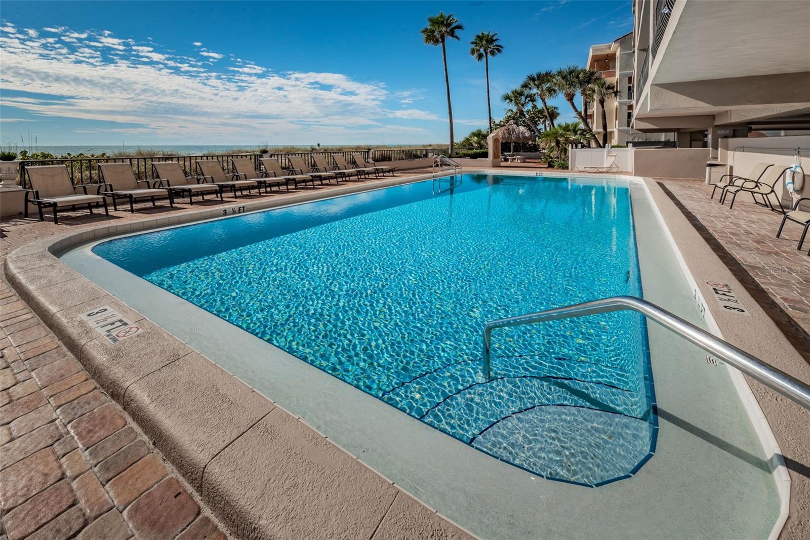 Image 51 of 70 For 13650 Gulf Boulevard 401