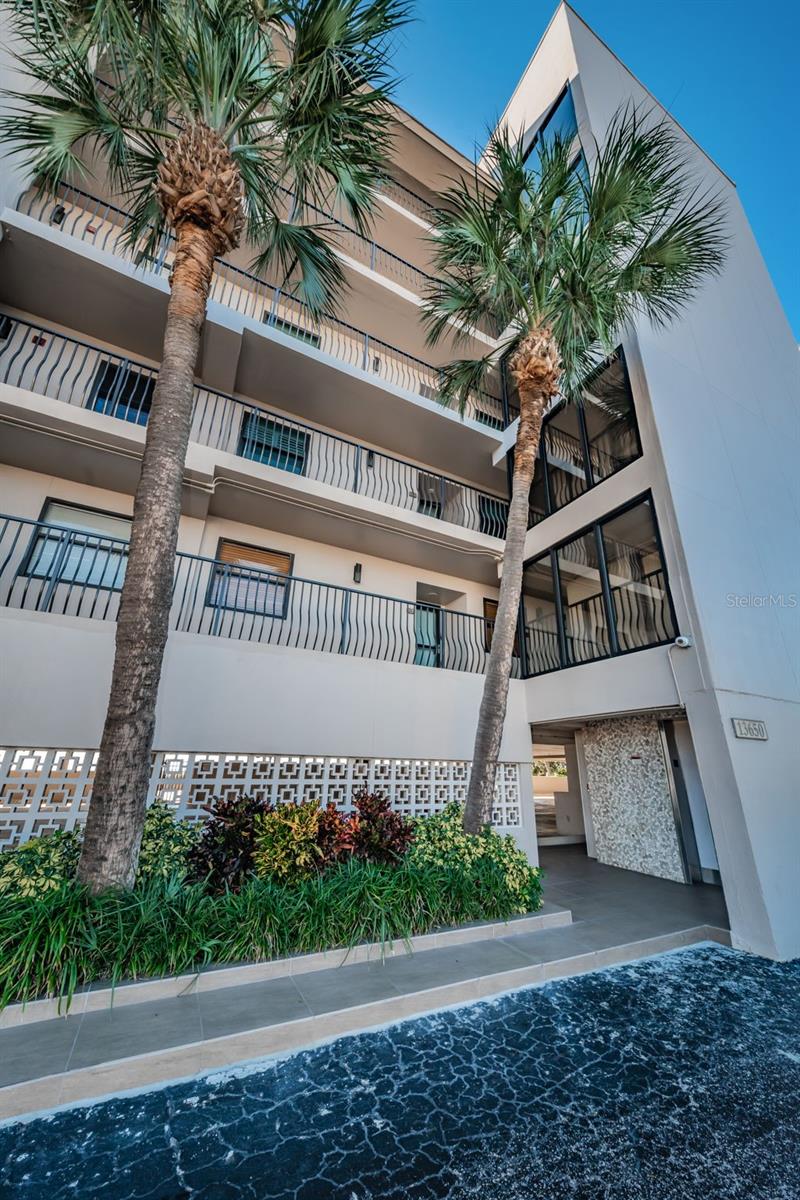 Image 6 of 70 For 13650 Gulf Boulevard 401