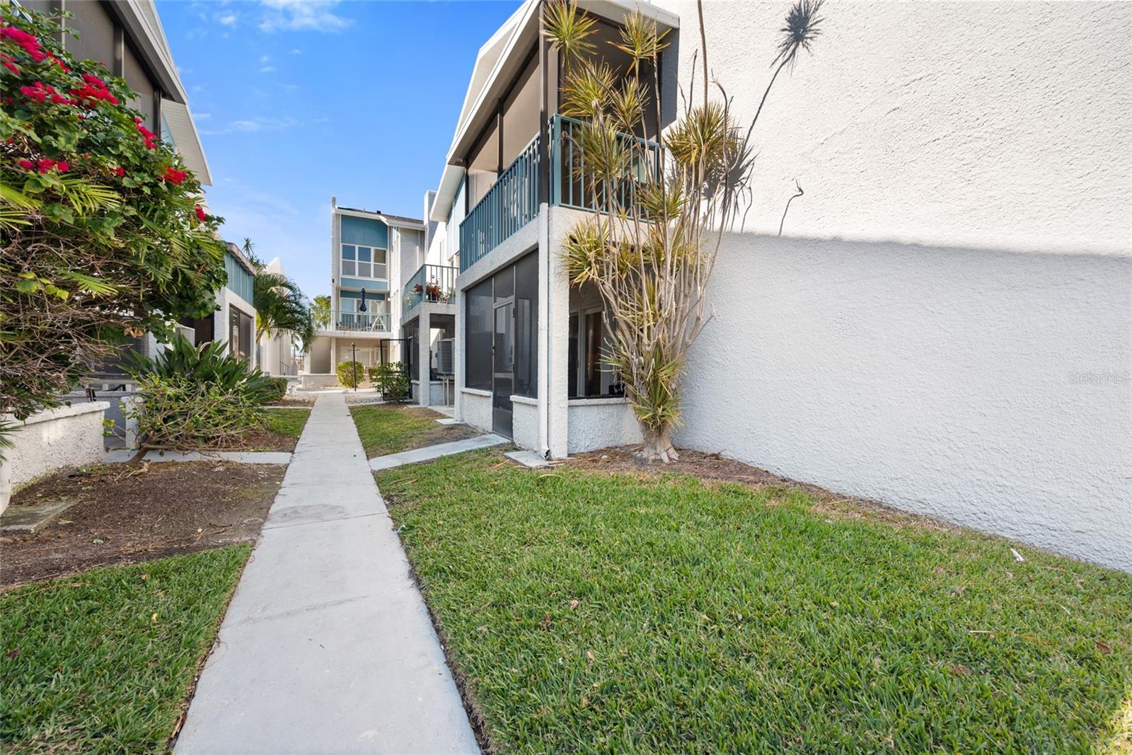 Image 15 of 33 For 240 Medallion Boulevard A