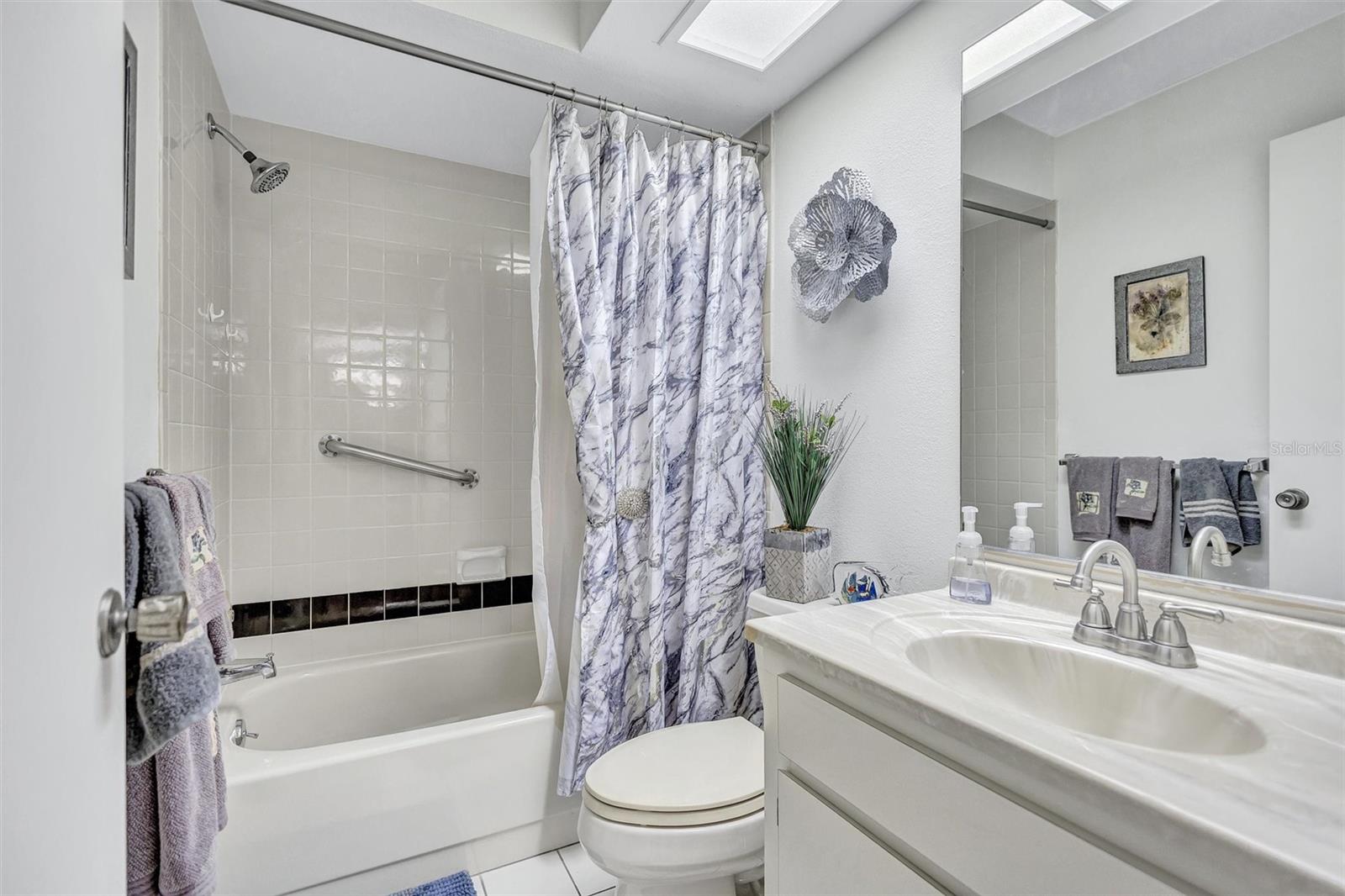 Image 14 of 79 For 2231 Lark Circle E F