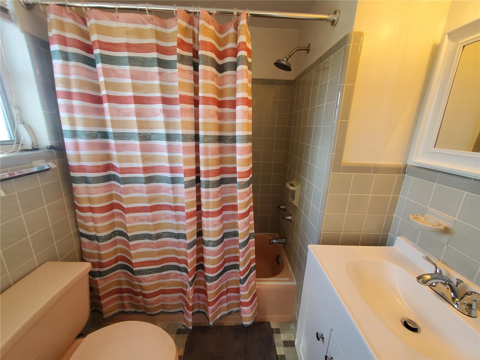 Image 11 of 18 For 200 Betty Lane 3a