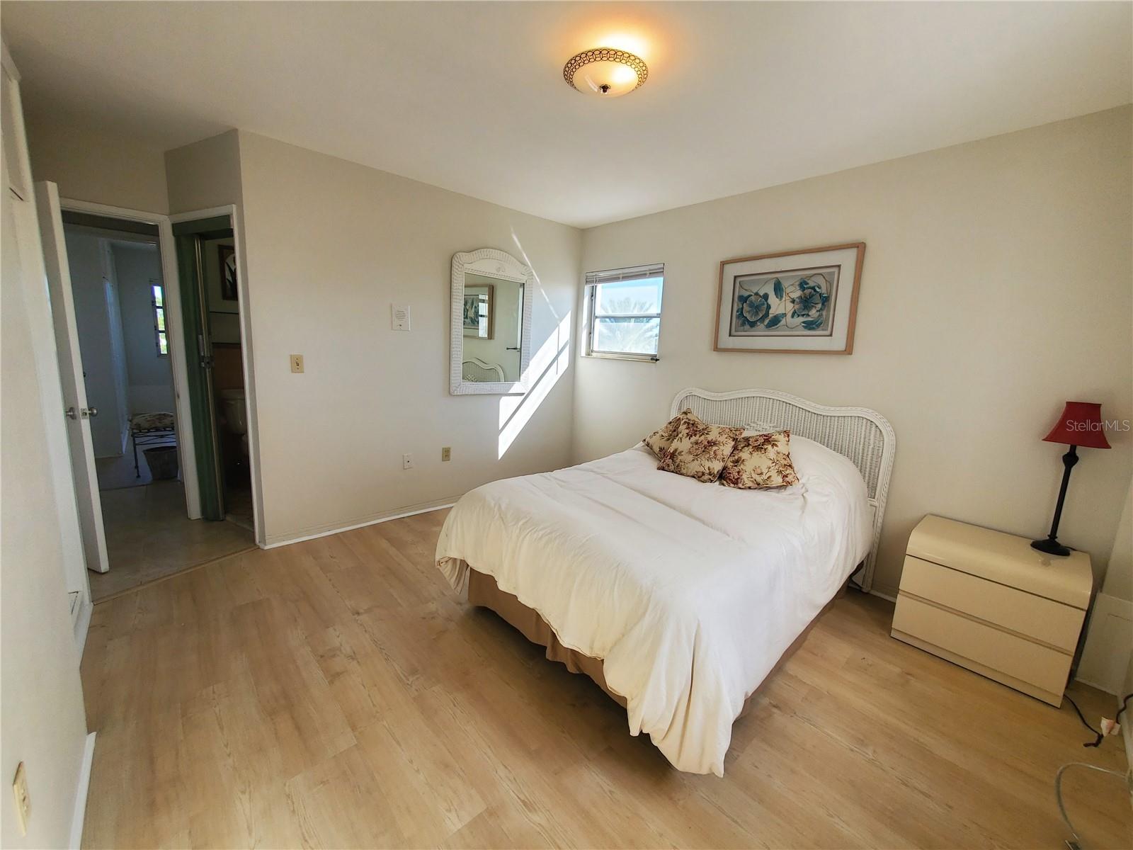 Image 14 of 18 For 200 Betty Lane 3a