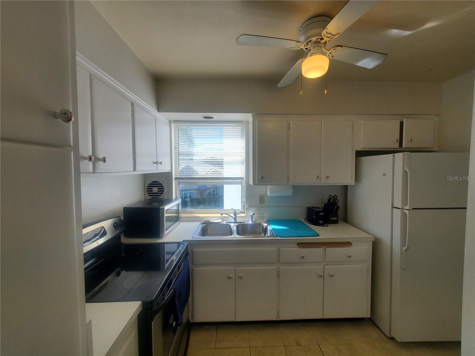 Image 3 of 18 For 200 Betty Lane 3a