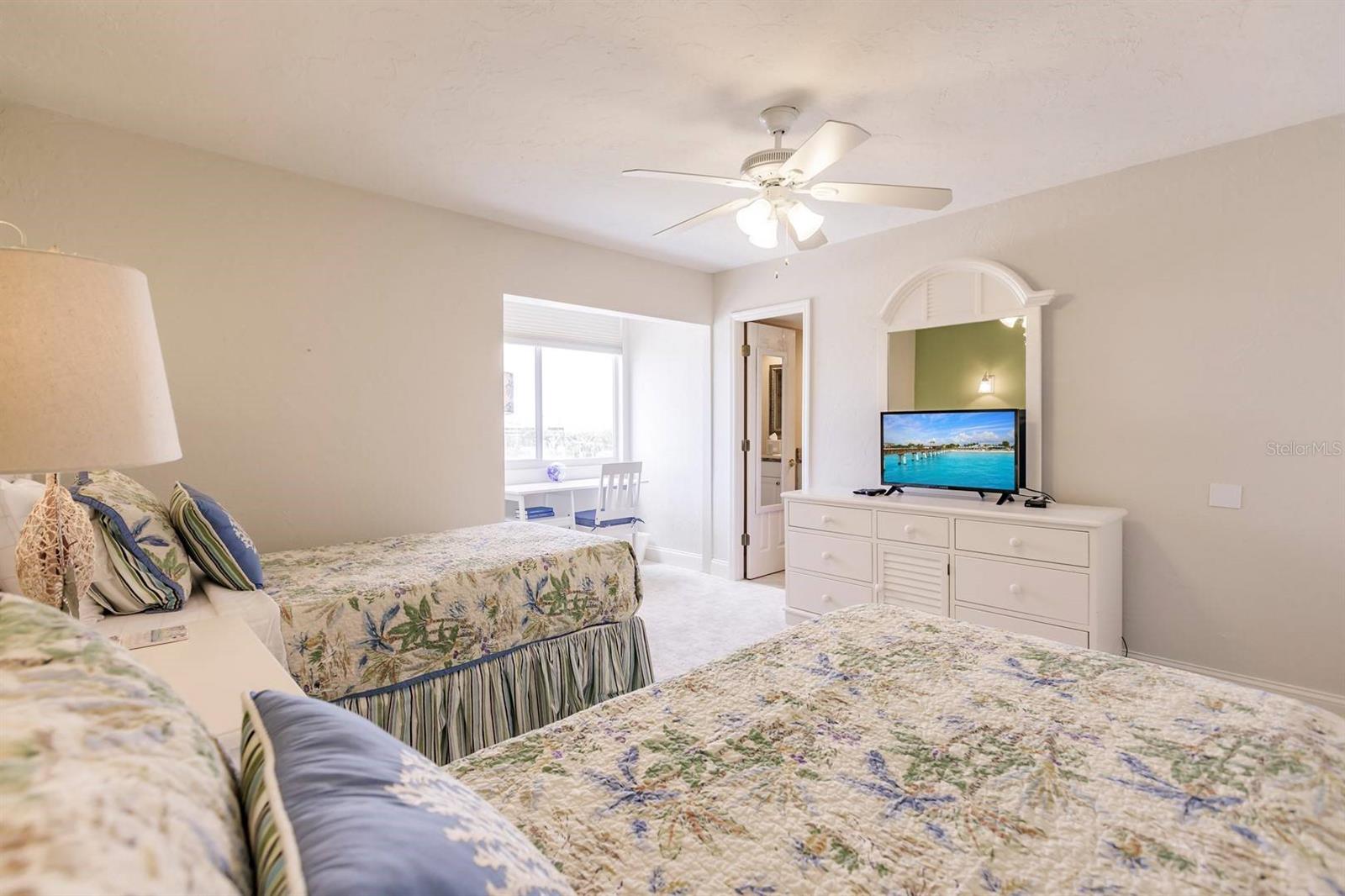 Image 21 of 31 For 1125 Peppertree Drive 605