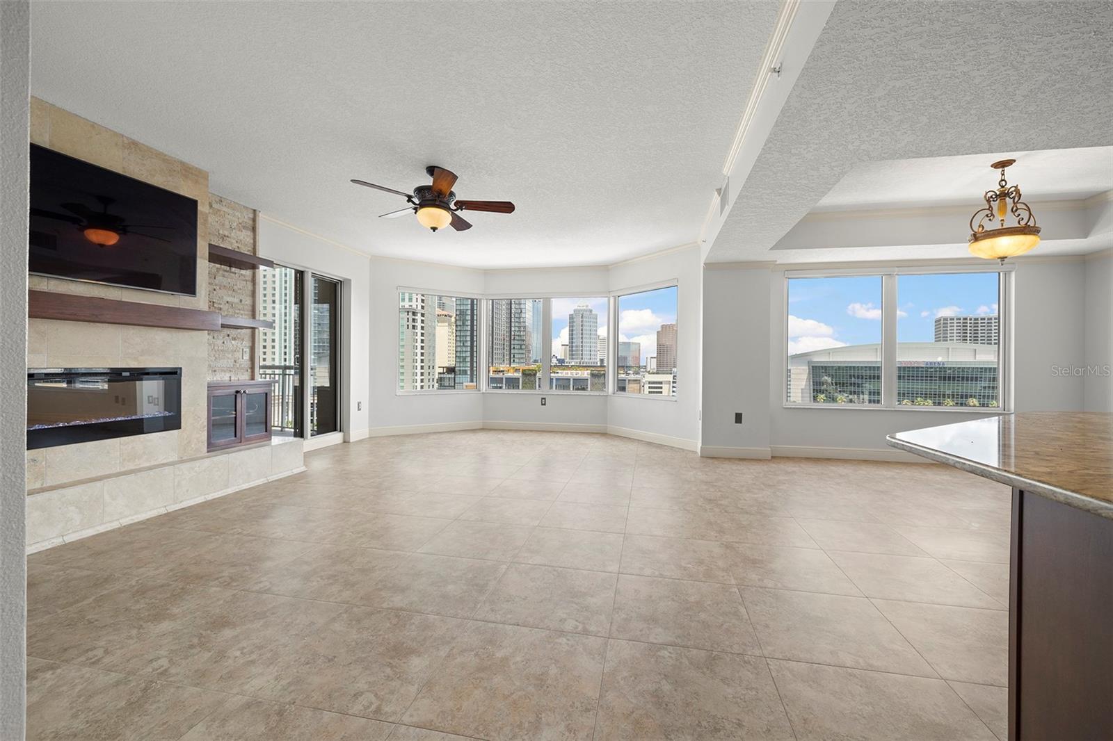 Image 19 of 50 For 371 Channelside Walk Way 902