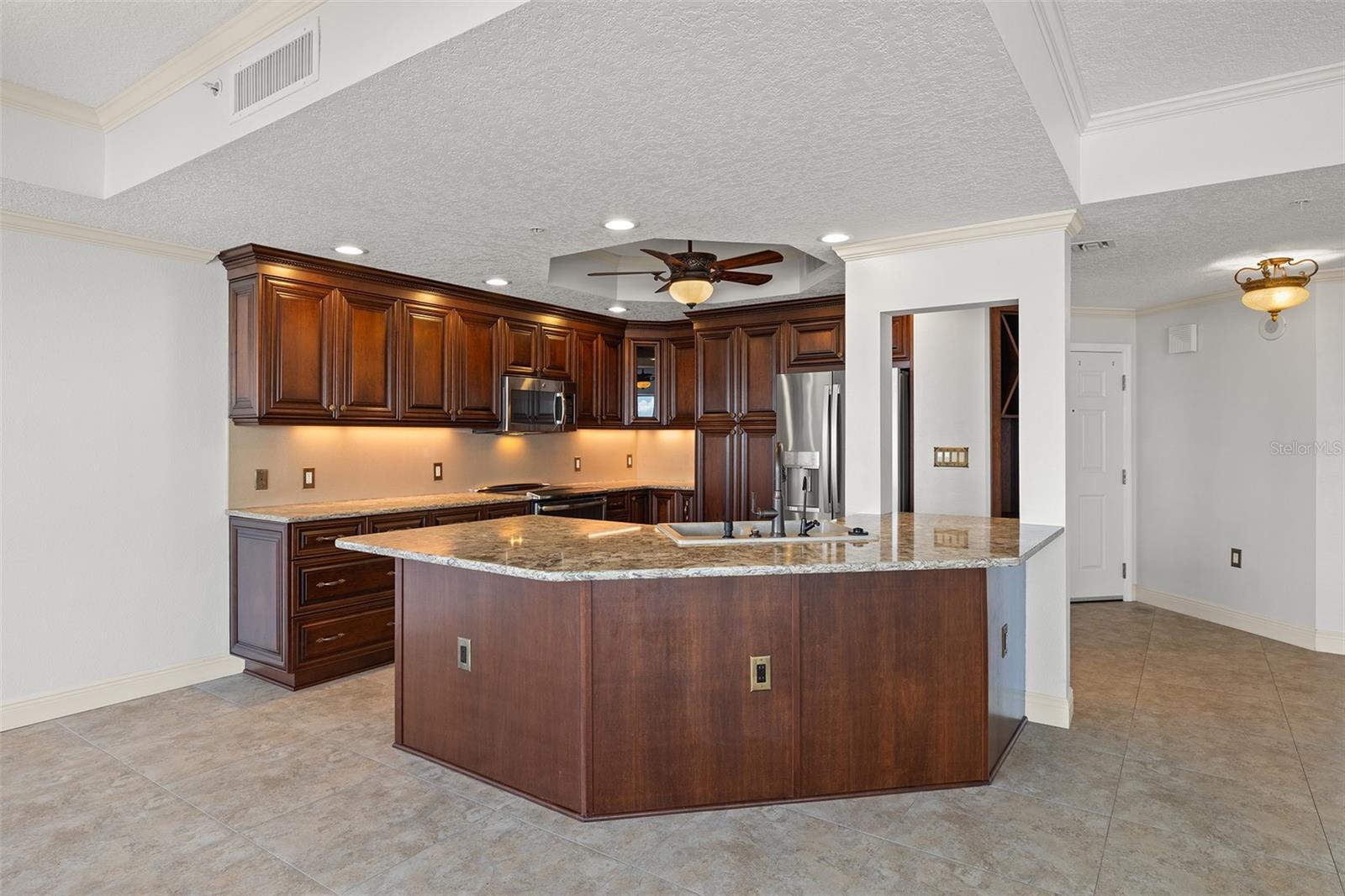 Image 28 of 50 For 371 Channelside Walk Way 902