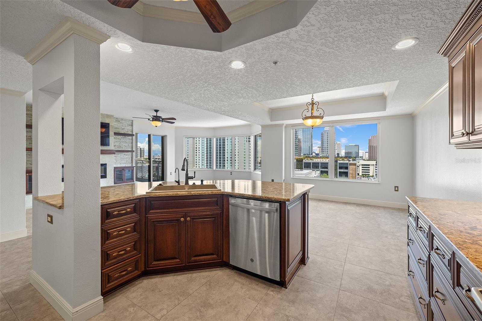 Image 32 of 50 For 371 Channelside Walk Way 902