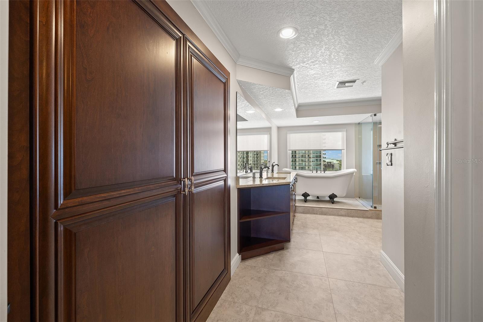 Image 36 of 50 For 371 Channelside Walk Way 902