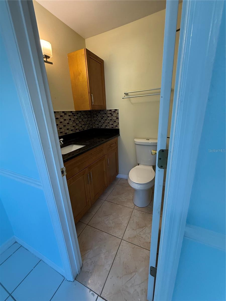 Image 19 of 27 For 4414 Clark Avenue 13