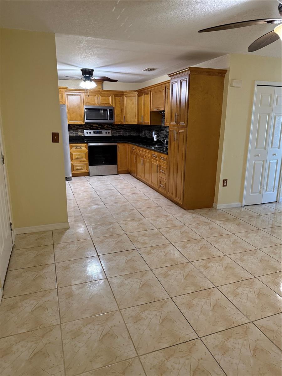 Image 6 of 27 For 4414 Clark Avenue 13