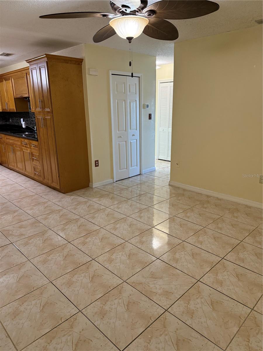 Image 7 of 27 For 4414 Clark Avenue 13