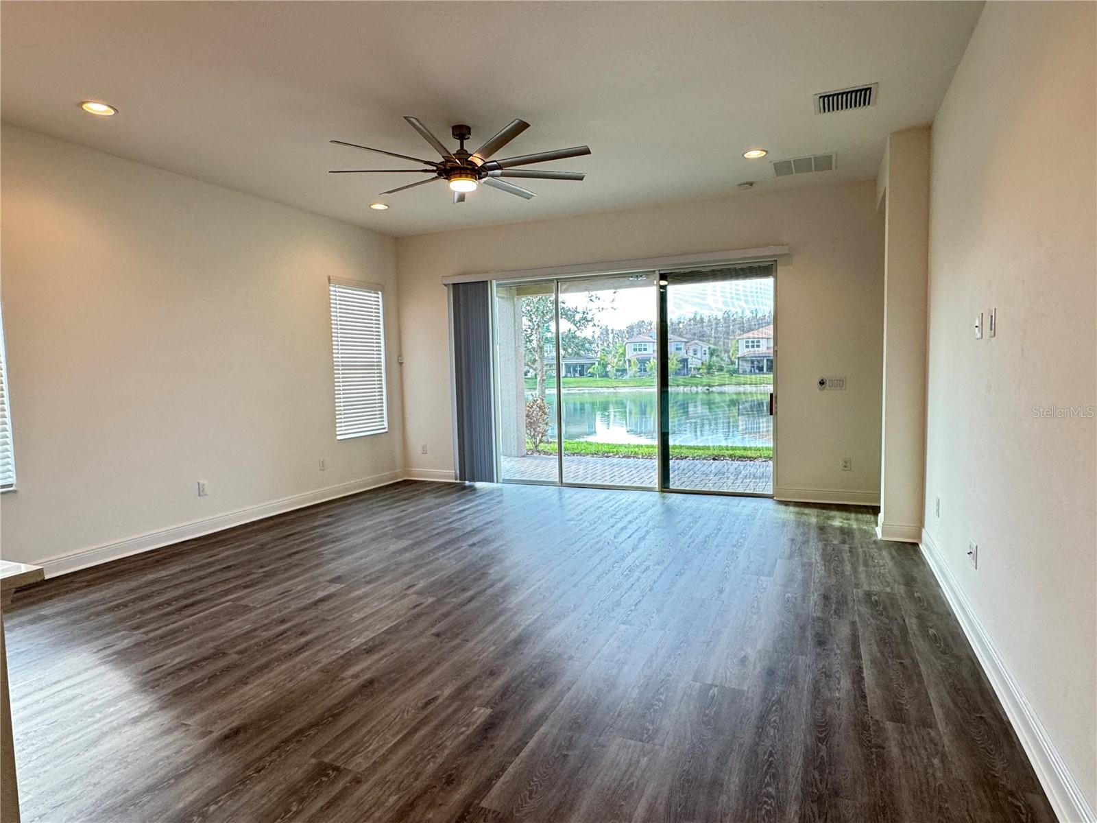 Image 18 of 55 For 31045 Lindentree Drive