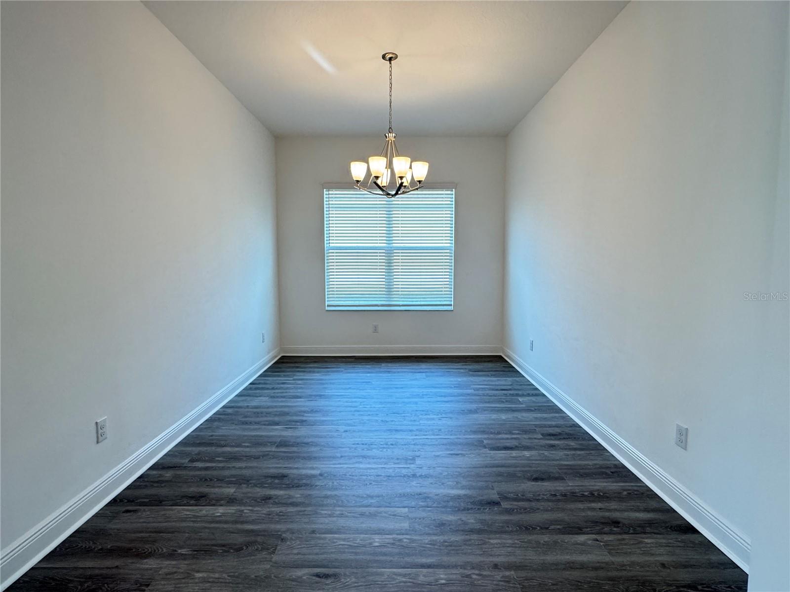 Image 21 of 55 For 31045 Lindentree Drive