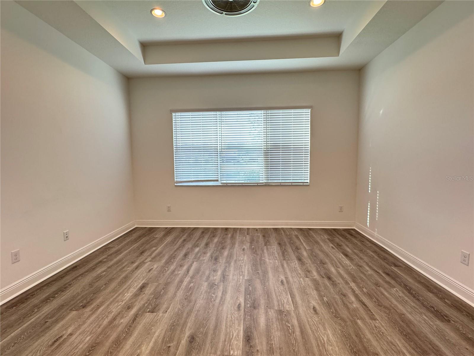 Image 22 of 55 For 31045 Lindentree Drive