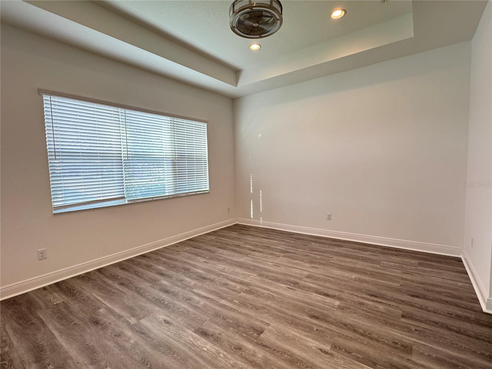 Image 23 of 55 For 31045 Lindentree Drive