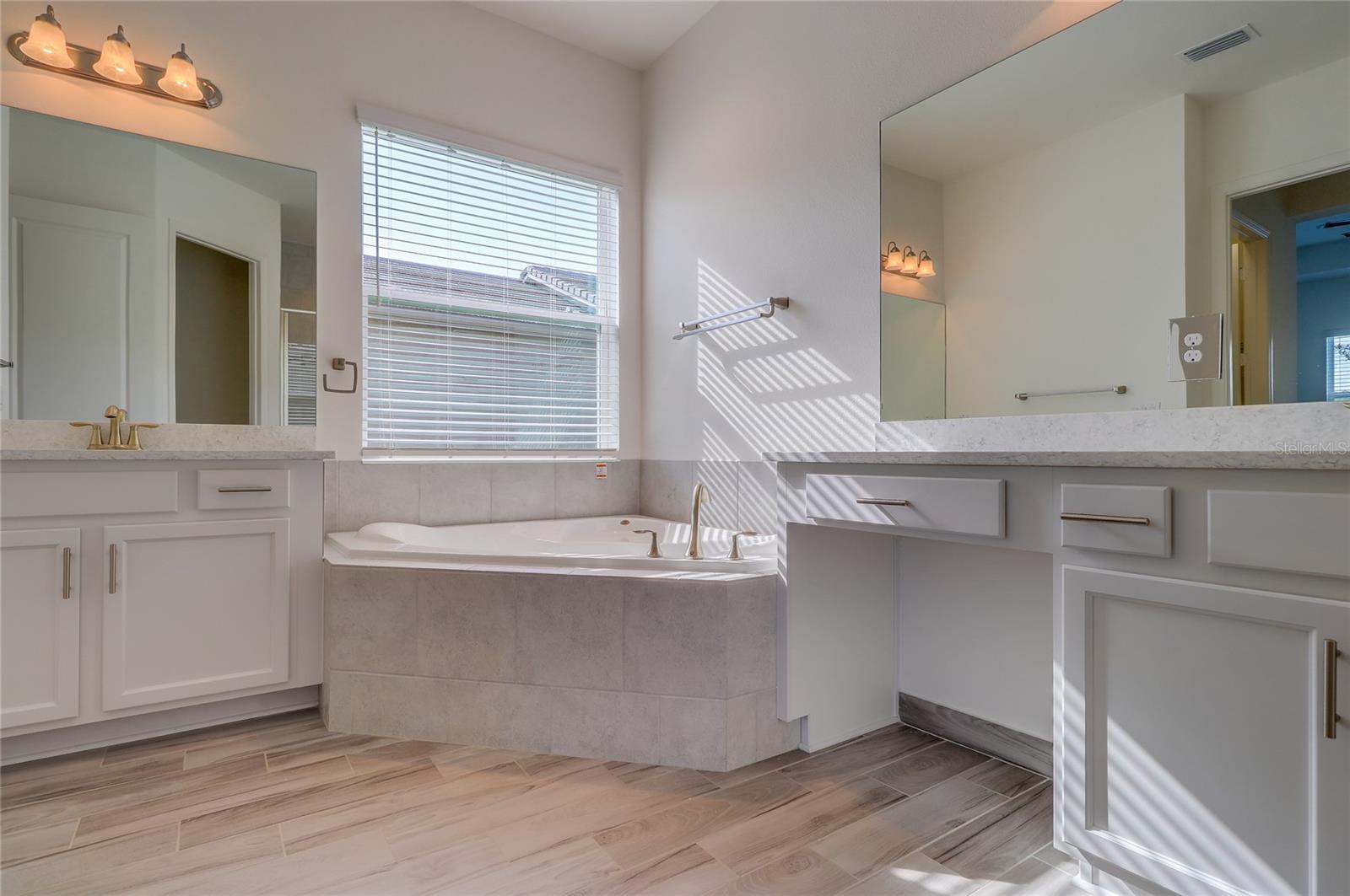 Image 25 of 55 For 31045 Lindentree Drive