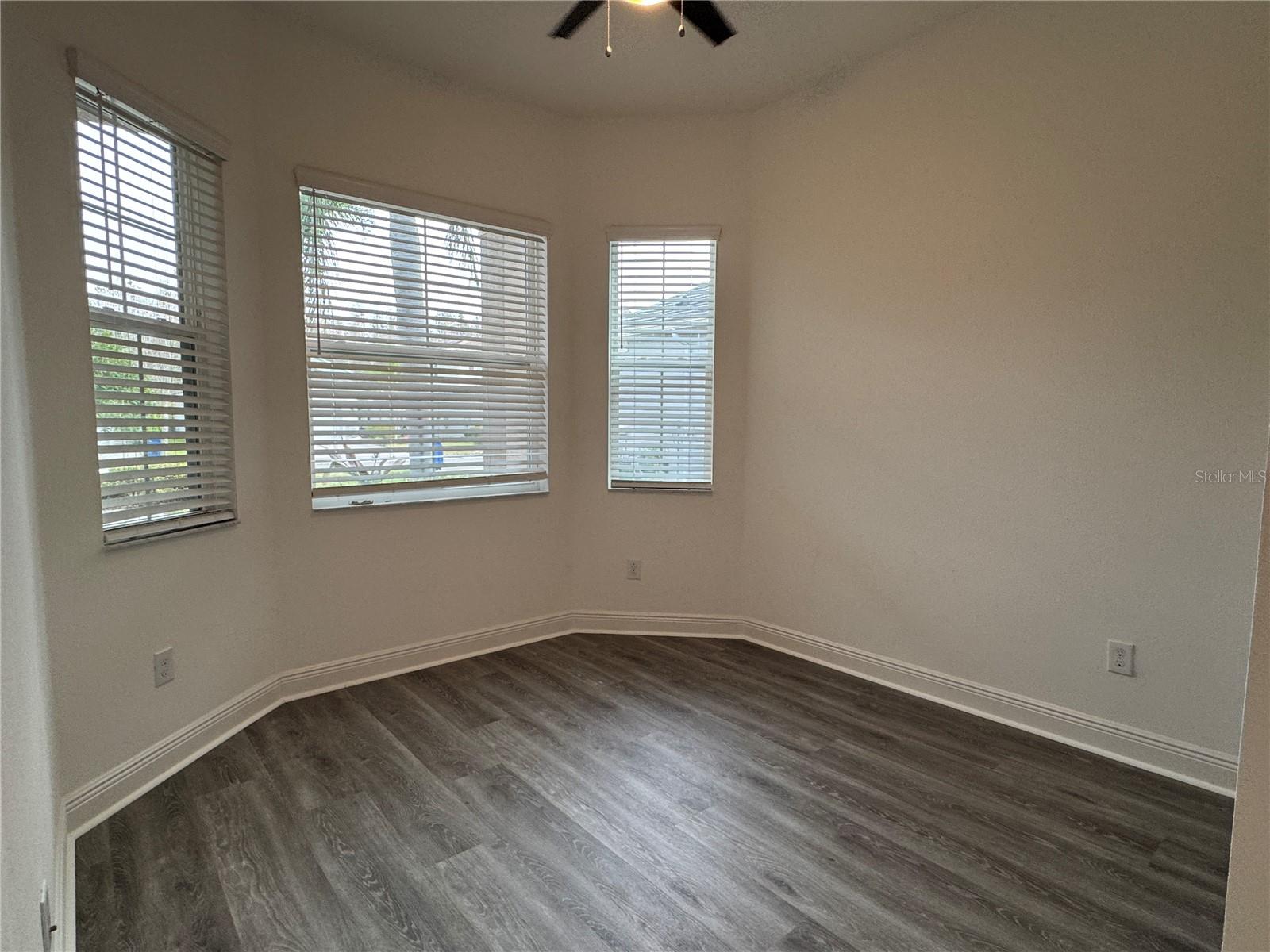 Image 34 of 55 For 31045 Lindentree Drive