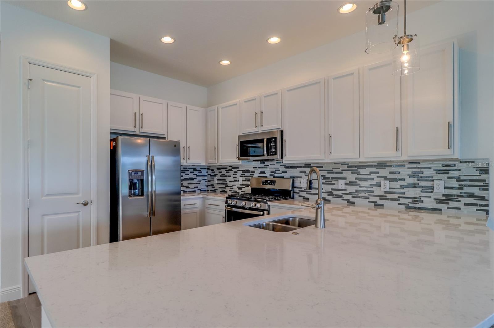 Image 6 of 55 For 31045 Lindentree Drive