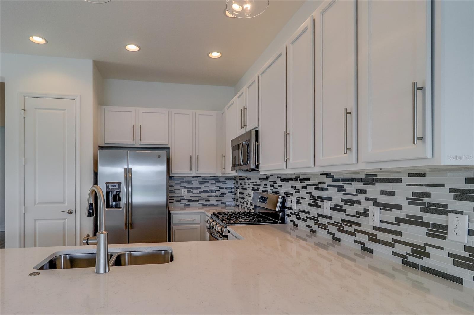 Image 7 of 55 For 31045 Lindentree Drive