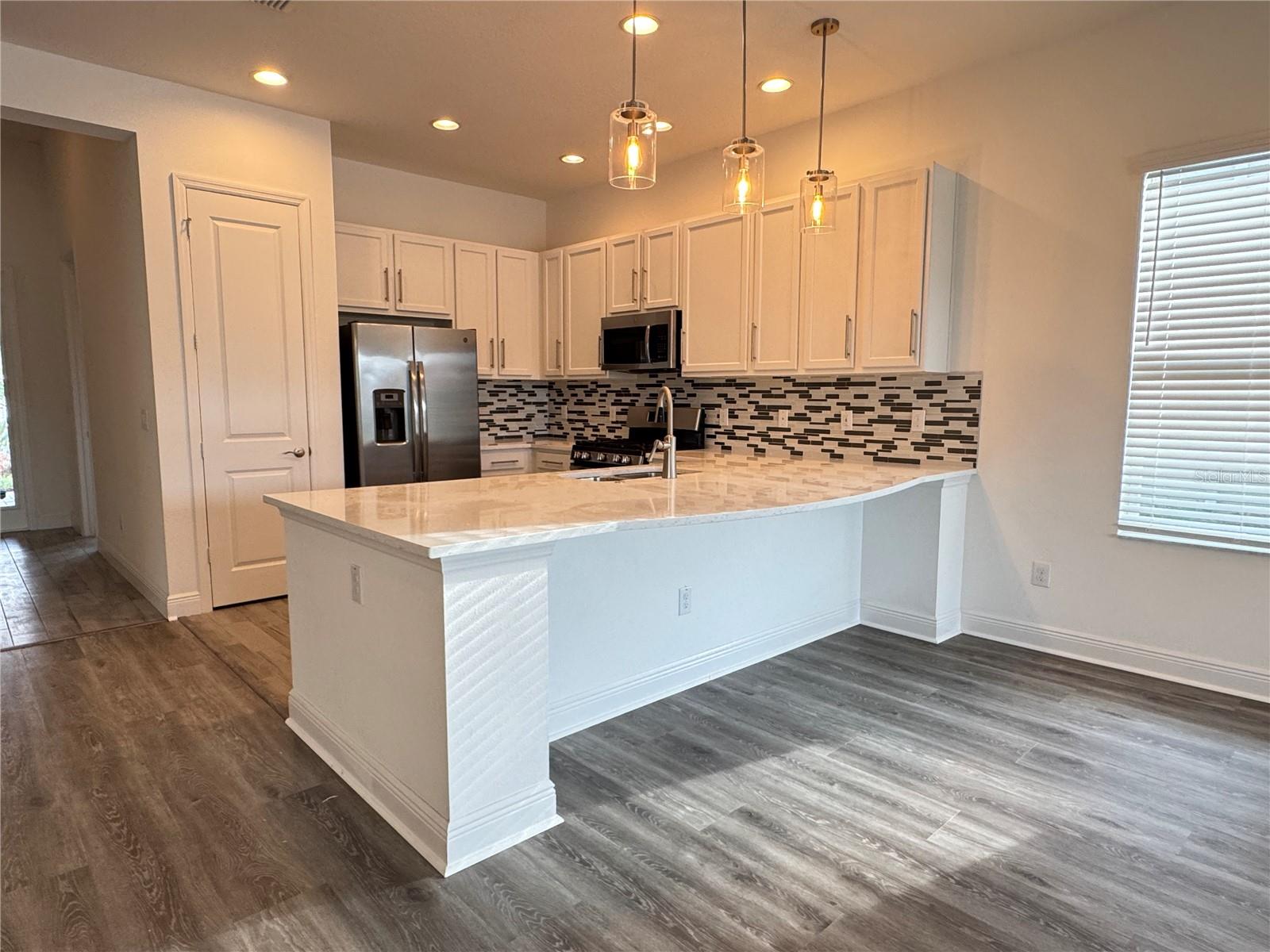 Image 9 of 55 For 31045 Lindentree Drive