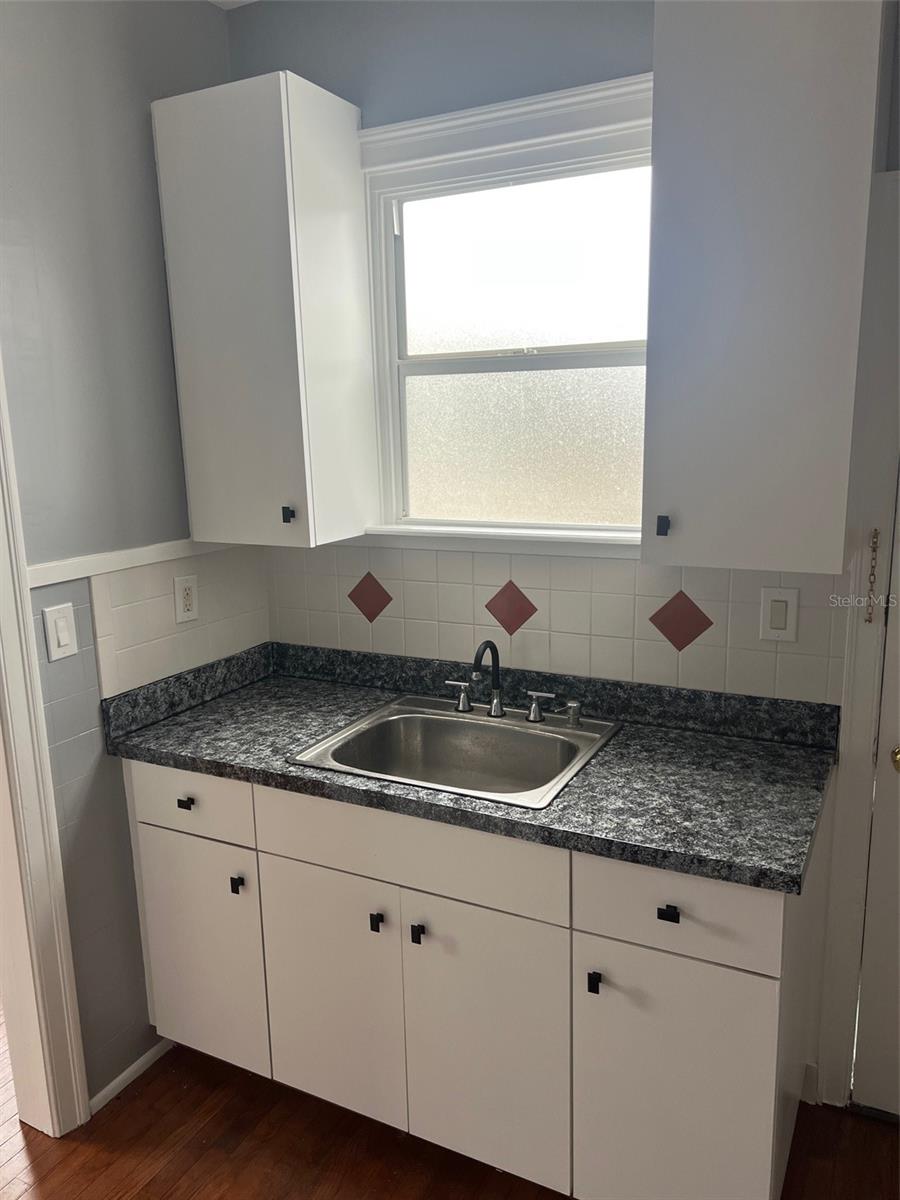 Image 9 of 12 For 2323 North B Street