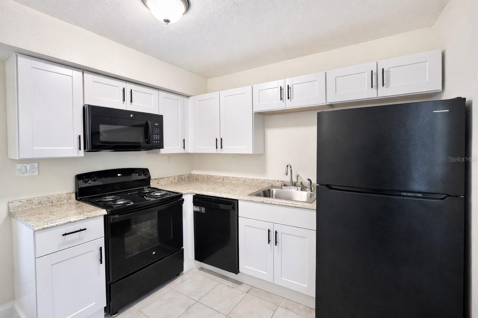 Listing photo id 5 for 12407 Oak Cedar Place 101