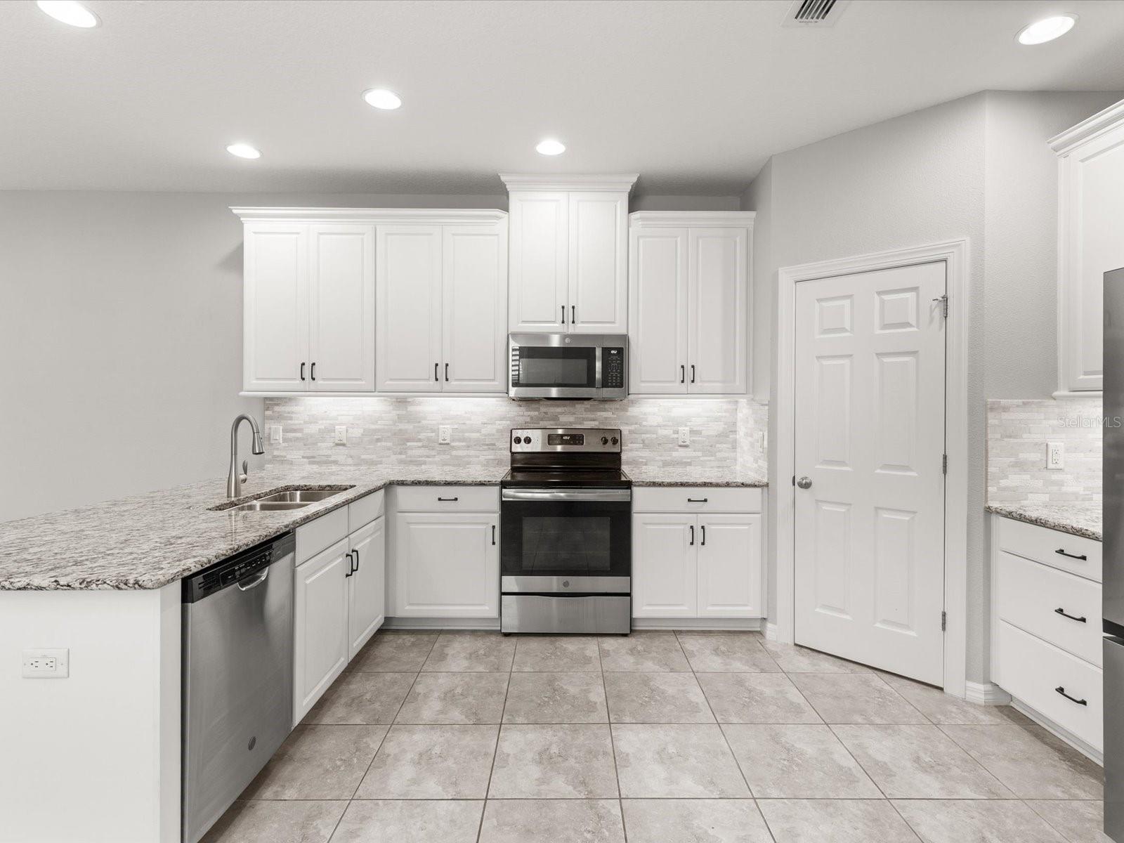 Image 6 of 49 For 1102 Vineyard Lane