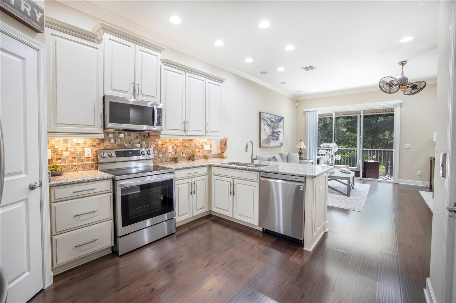 Image 17 of 64 For 6036 Anchorage Way S