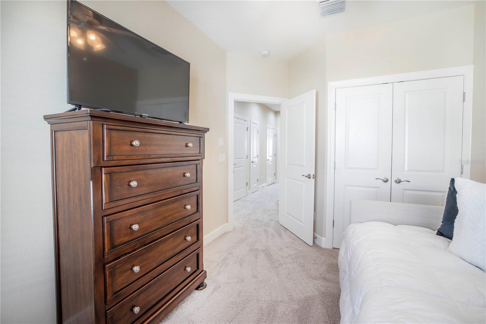 Image 31 of 64 For 6036 Anchorage Way S