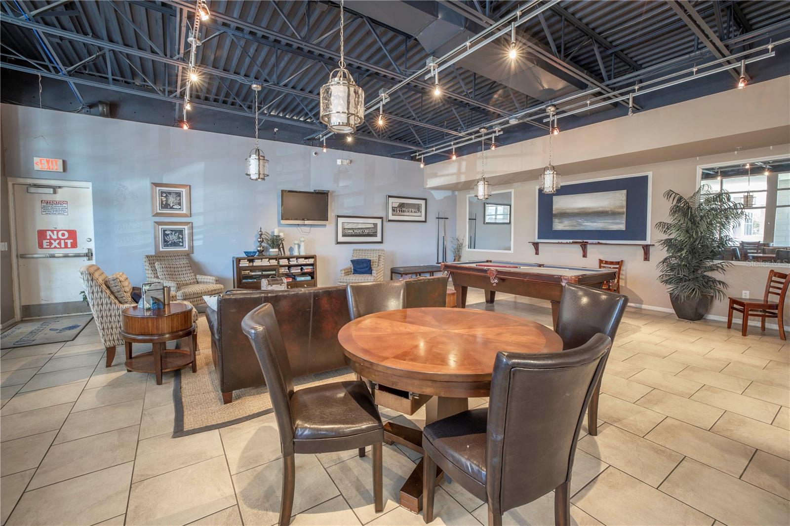 Image 40 of 64 For 6036 Anchorage Way S