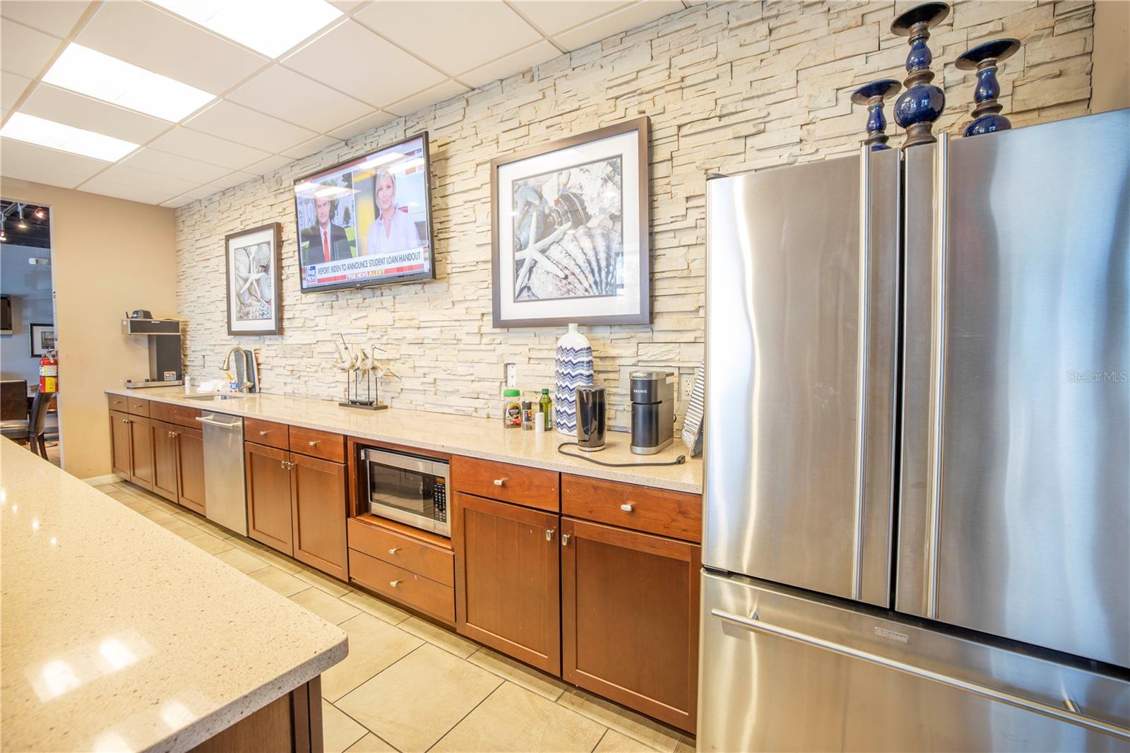 Image 44 of 64 For 6036 Anchorage Way S